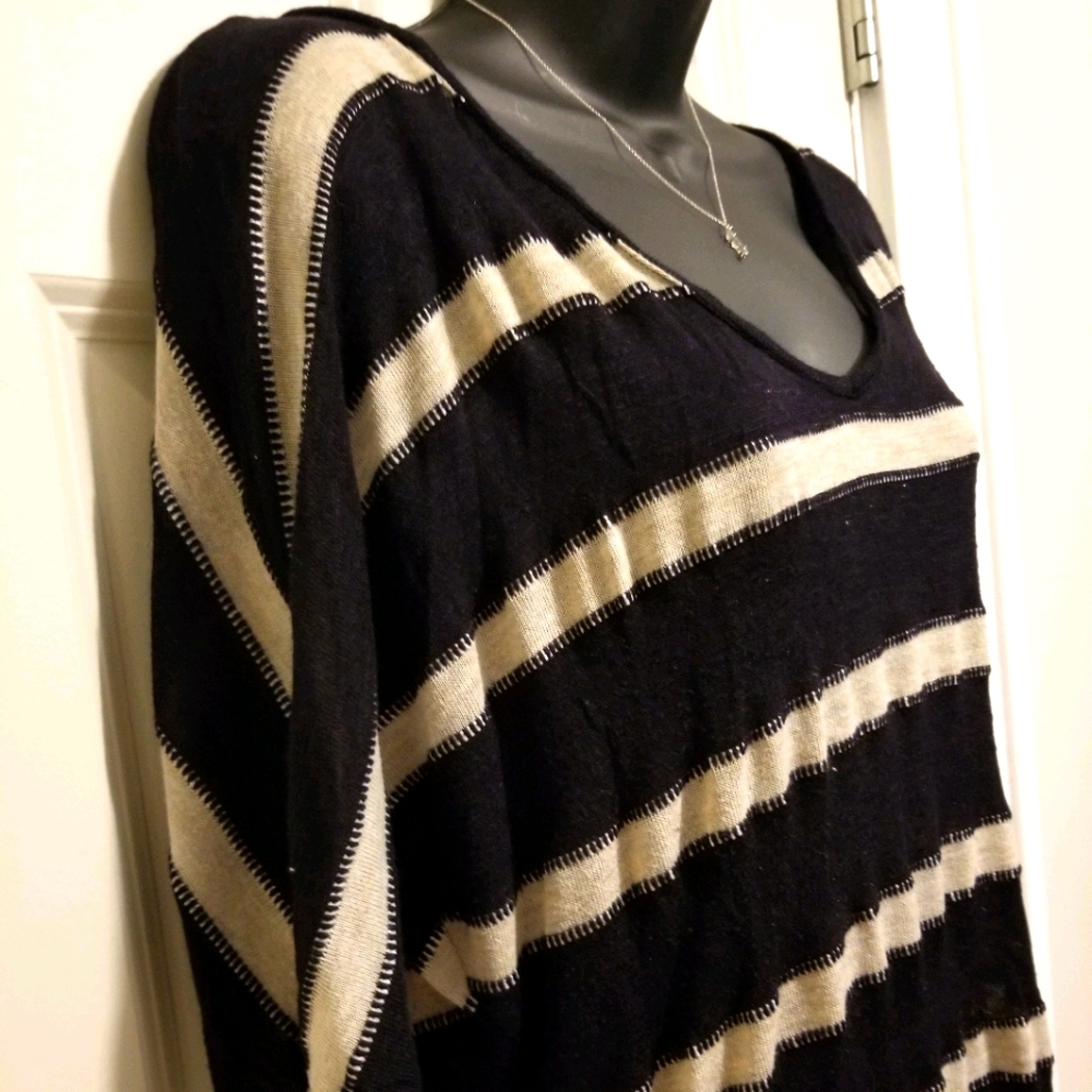 Womans top - Picture 2 of 3